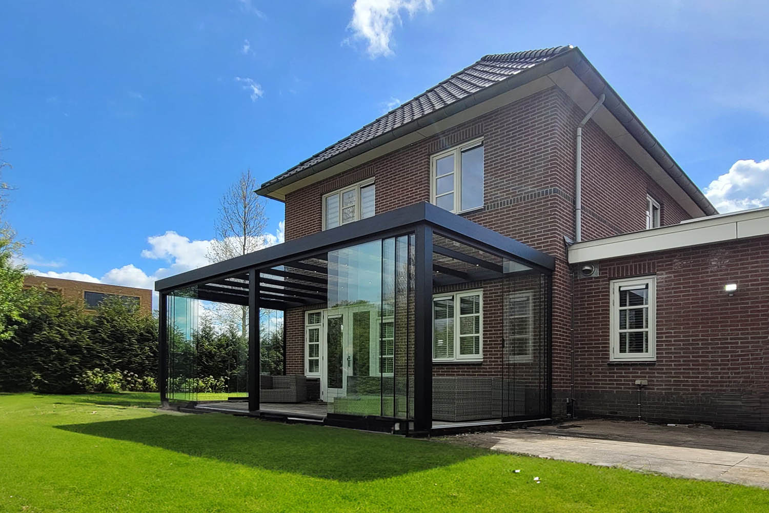 2Flatroof-met-overstek Flatroof Overkapping