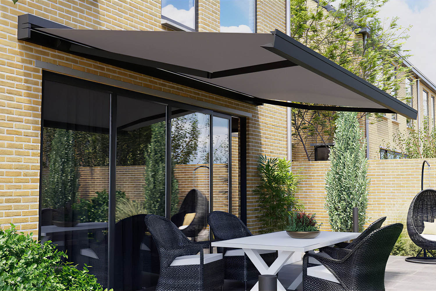 knik2 Knikarmscherm boven terras aan woning