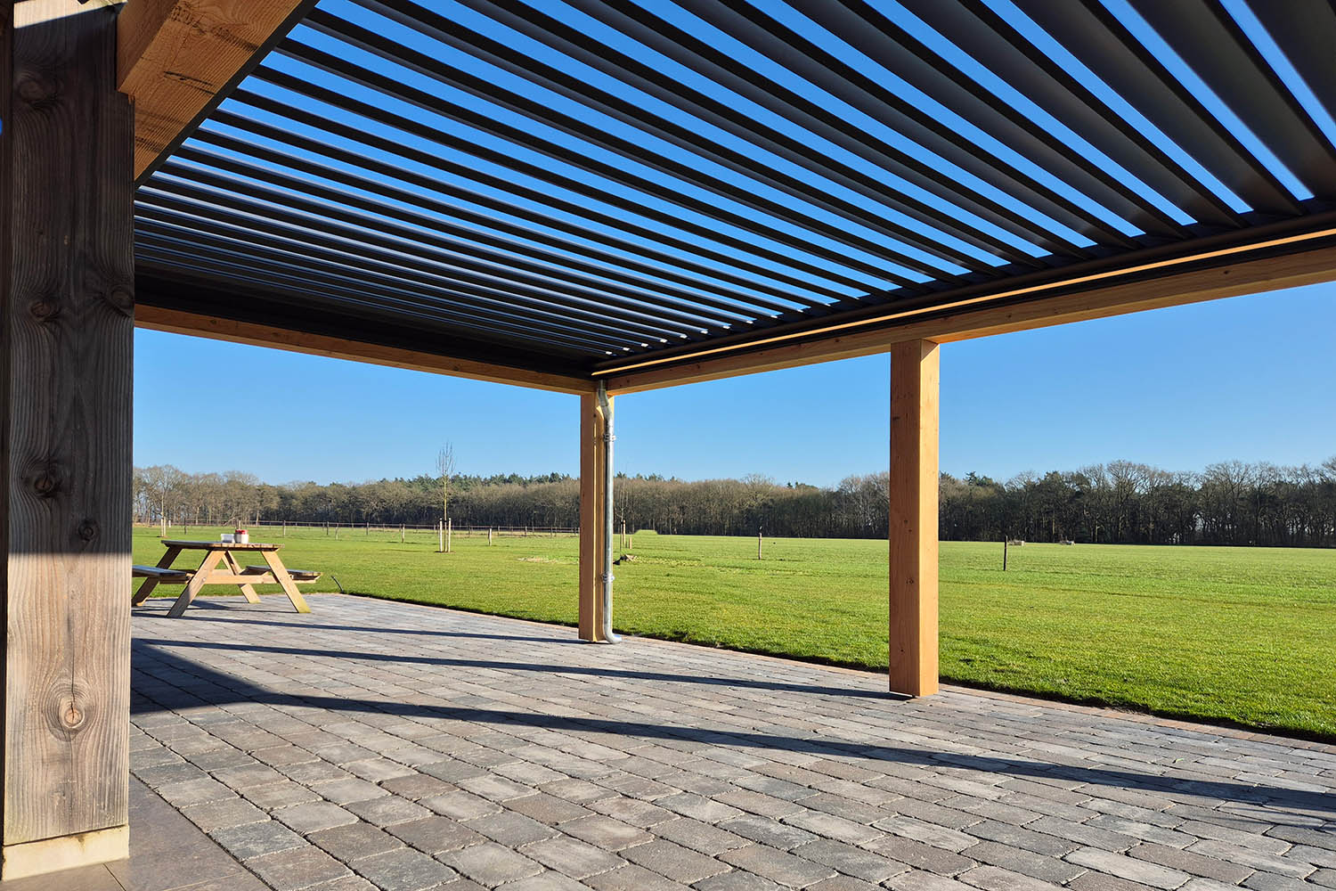 Inbouw-lamellendak-5 Elektrisch inbouw lamellendak voor terras