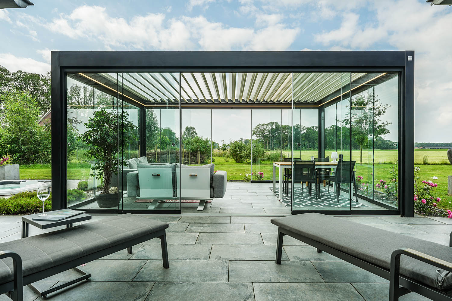 Lamellendak-11 Corradi Imago terrasoverkapping met geïntegreerde staanders