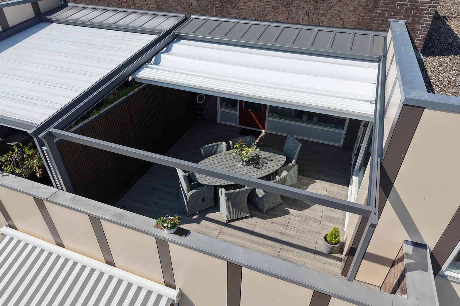 default Pergotenda vouwdak boven modern dakterras