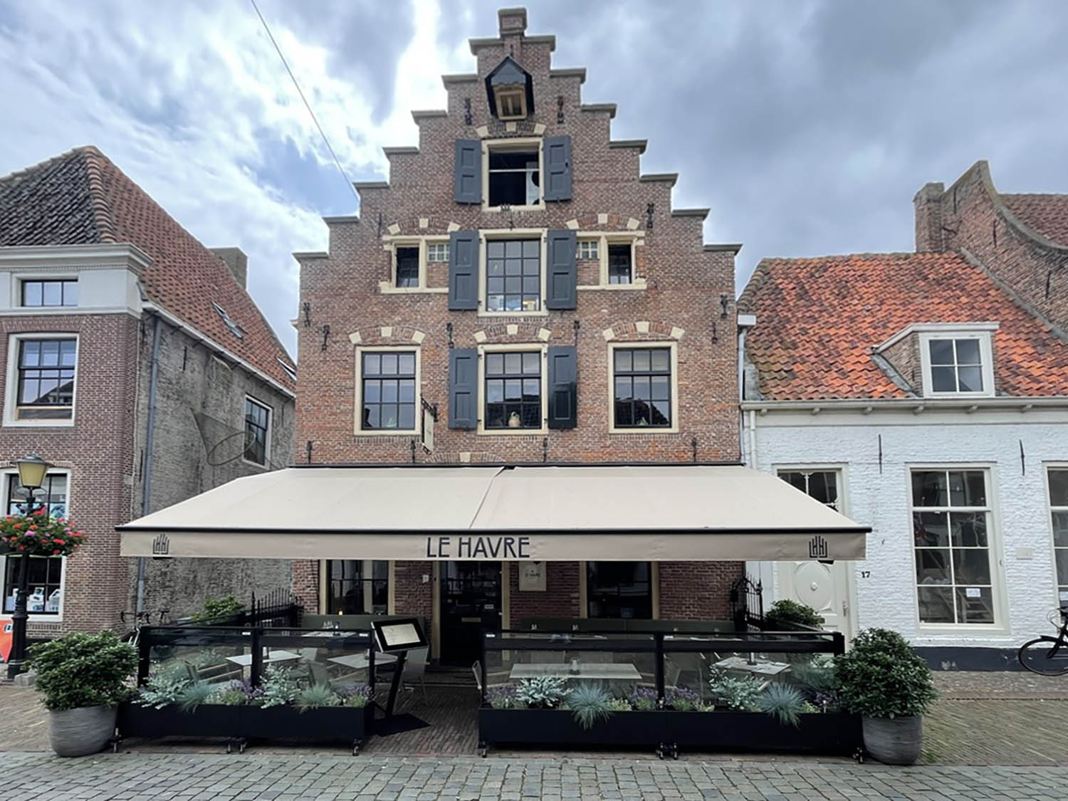 Schaararmscherm 6 Schaararmscherm installeren op terras