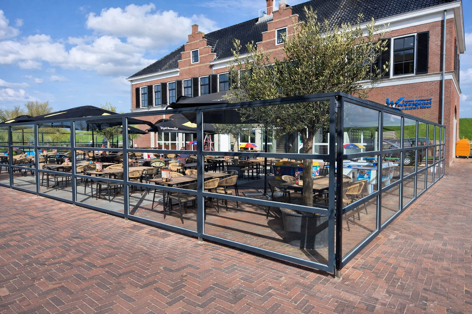 terraswindschermen-6 Glazen terras windschermen rondom horeca terras